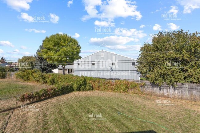 Building Photo - 2724 N Perrine Ct