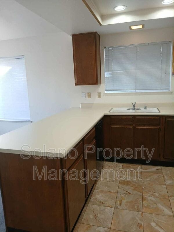 Building Photo - 203 Catalpa Ln