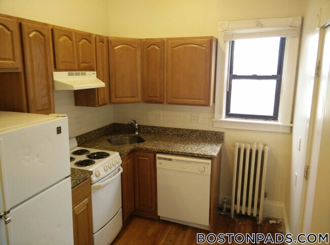 Building Photo - 41 Bay State Rd