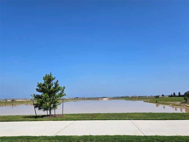 Building Photo - 5029 Almond Ter Dr