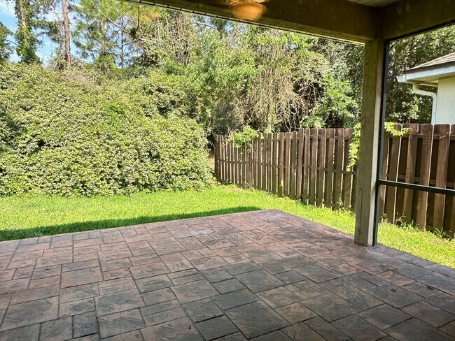 Building Photo - Beautiful 4/3, Amenities Galore! Located i...