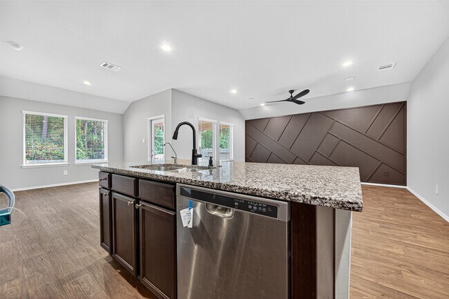 Building Photo - 40320 Hilltop Pr Dr