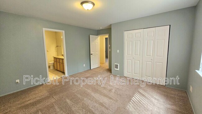 Building Photo - 11389 Symes Rd NW