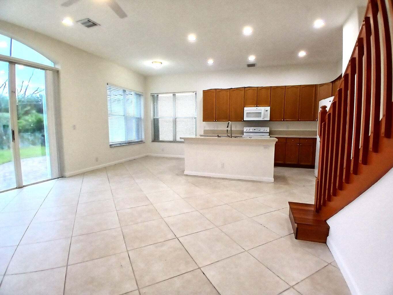 Building Photo - 1171 W Magnolia Cir