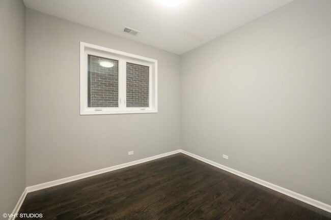 Building Photo - 2910 S Archer Ave