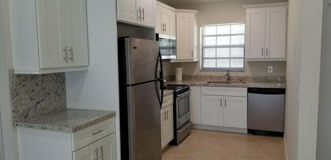 Building Photo - 3050 Norwood Pl