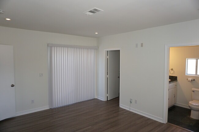 Building Photo - 7633 Enfield Ave