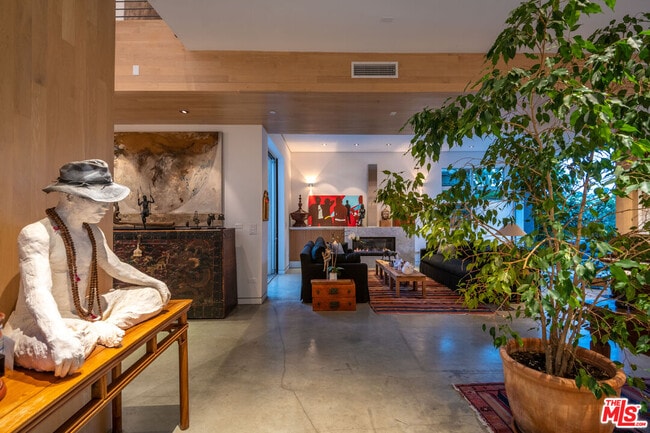 Building Photo - 716 Brooks Ave