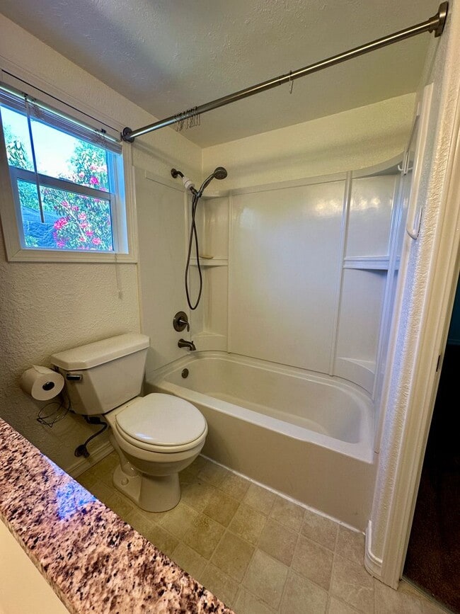 Building Photo - Fresh & Spacious 4 Bed / 2 Bath Home on Oversized Lot – McKinleyville - $2650