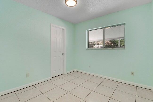 Building Photo - 2145 5th St