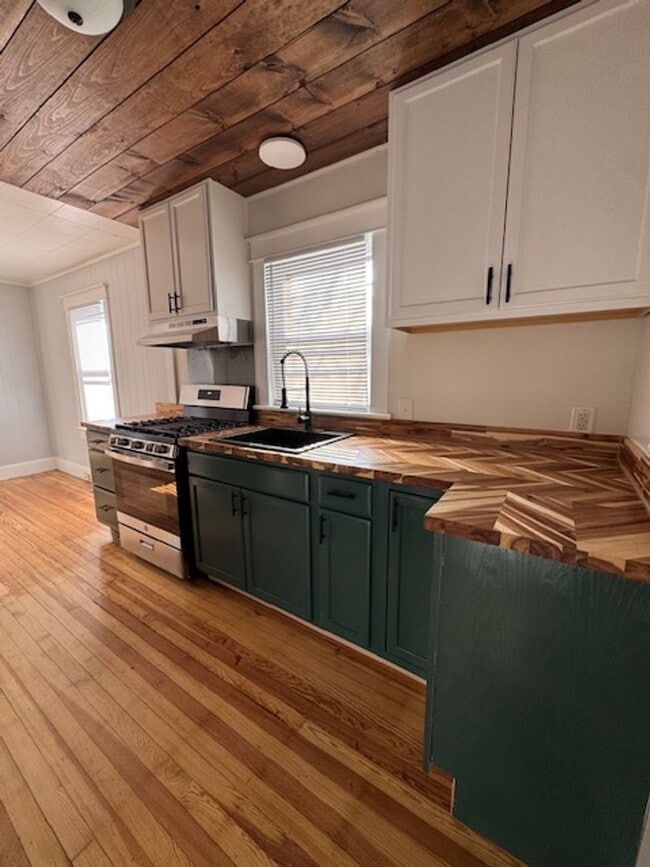 Building Photo - Renovated single family in downtown Lexington