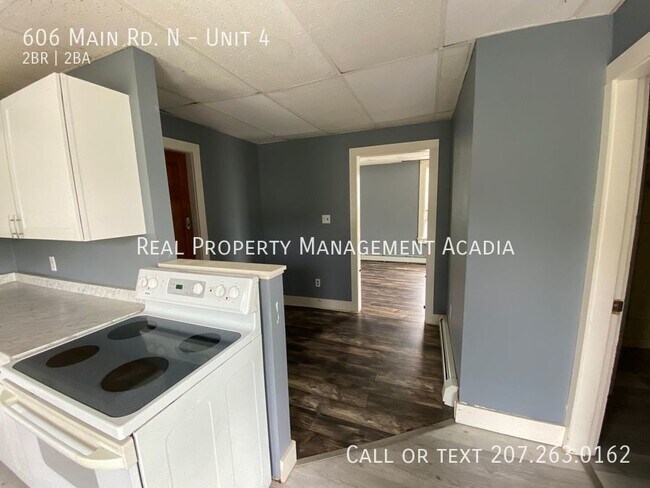 Building Photo - Newly Refurbished Two Bedroom Apartment in...