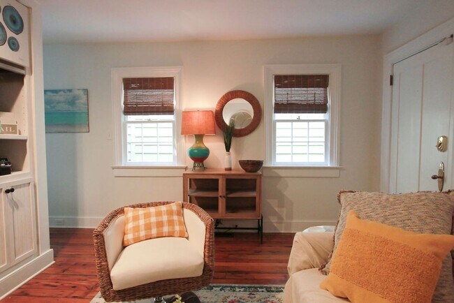 Building Photo - Available 3/1. Beautiful 2BR/2BA available in Elliottborough! Landscaping included!