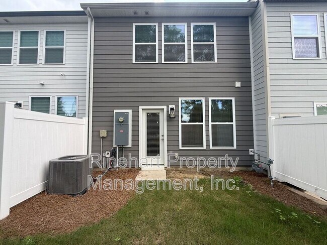 Building Photo - 1424 Crst Crk Ct