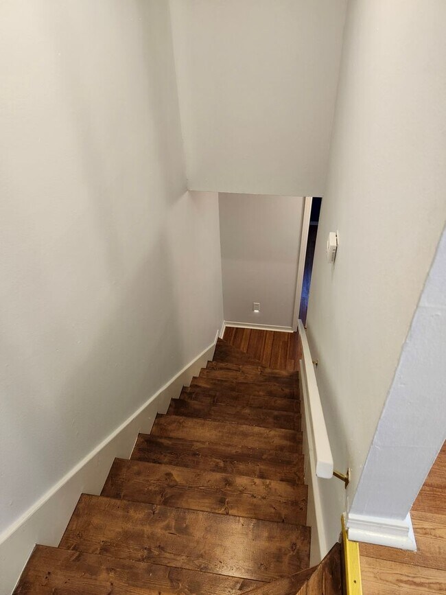 Building Photo - 900-902 West 16th St.