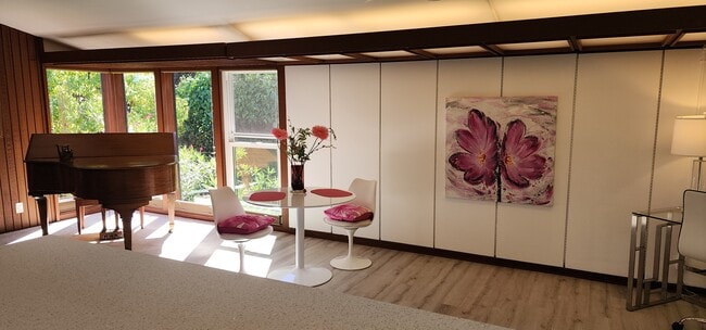 Building Photo - 100 Wimbledon Way