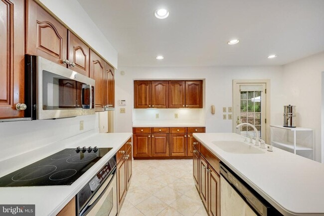 Building Photo - 1427 Laurel Hill Rd