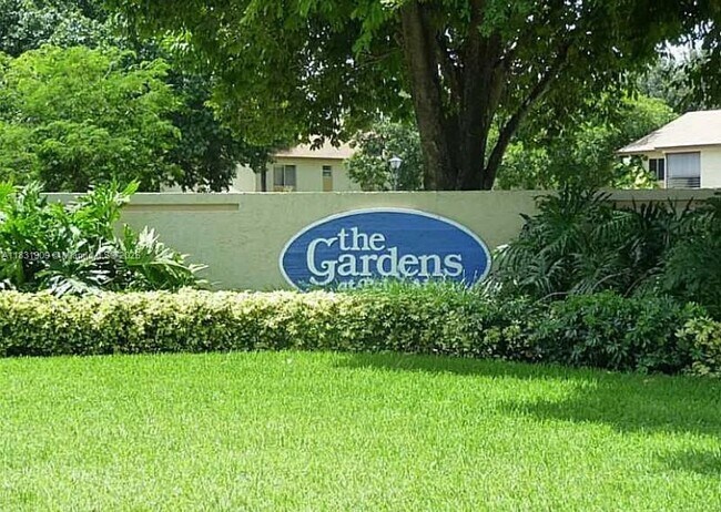 Building Photo - 514 Gardens Dr