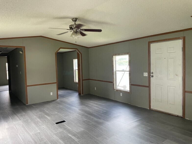 Building Photo - 201 Cumberland Ln