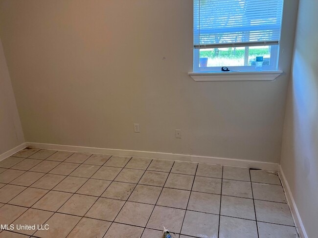 Building Photo - 102 Carson Dr