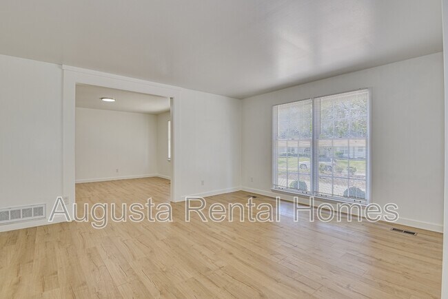 Building Photo - 3137 Edinburgh Dr