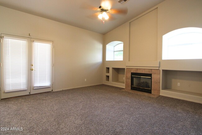 Building Photo - 1646 E Melissa St