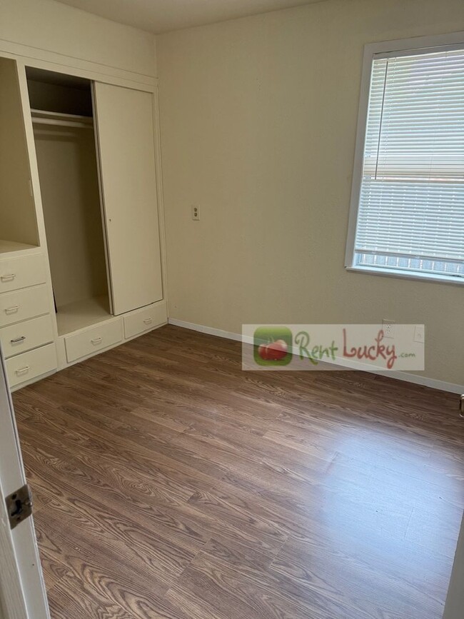 Building Photo - Fully Remodeled & Super Cute 2-Bedroom Cot...
