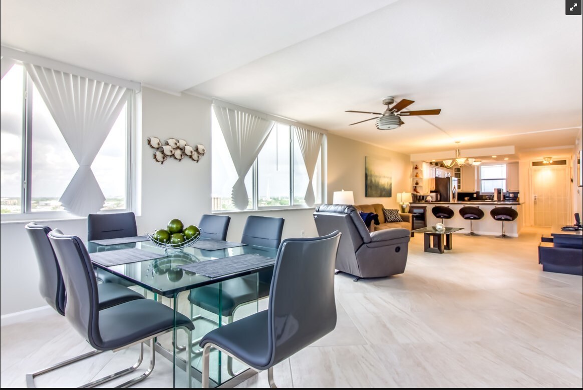 Building Photo - 3100 NE 49th St