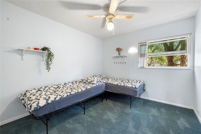 Building Photo - 2525 W Bay Dr