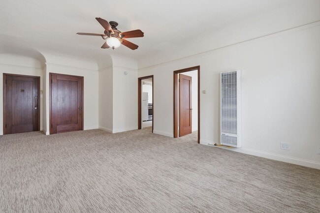 Building Photo - 1530 Miramar Dr