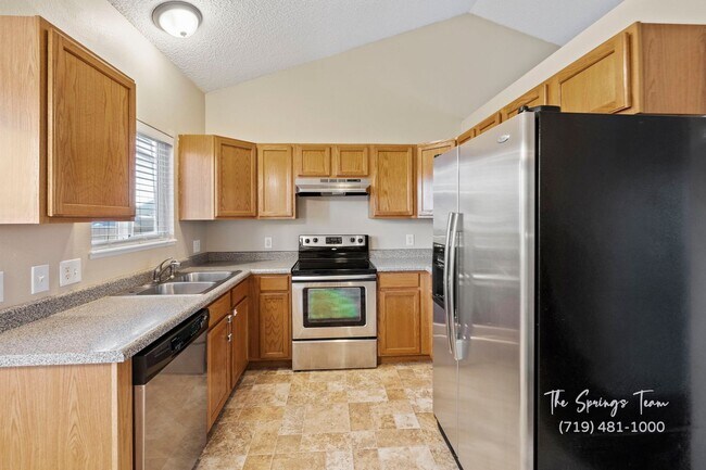 Building Photo - COUNTRYSIDE 3BD/2BA in FOUNTAIN - Security Deposit Waiver Available