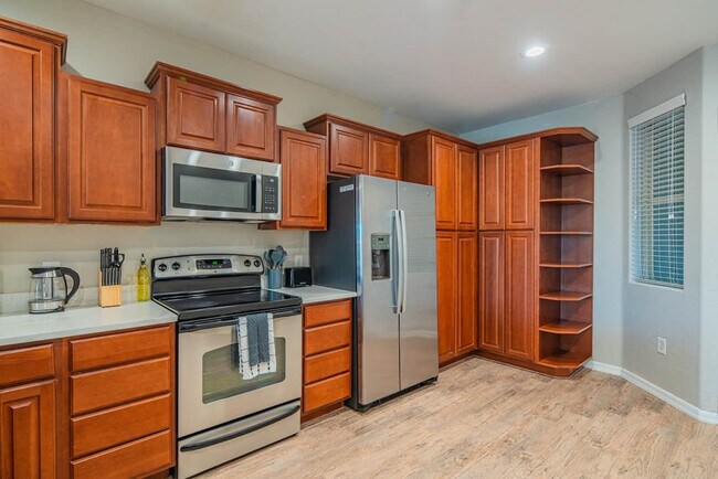 Building Photo - 1275 E University Dr
