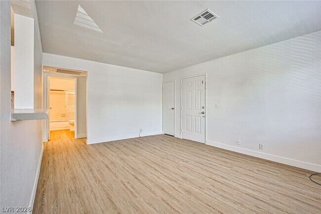 Building Photo - 5091 W Pioneer Ave