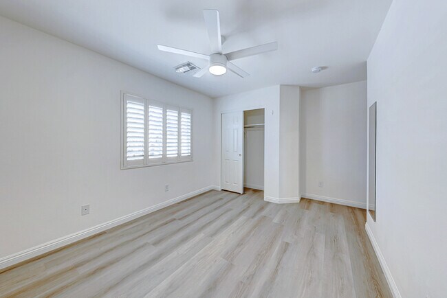 Building Photo - Carry Over Showing: This property has been shown before and will be rented to the first most qual...