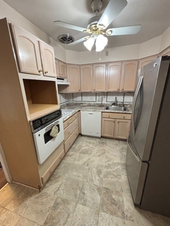 Building Photo - Beautiful Condo for Rent