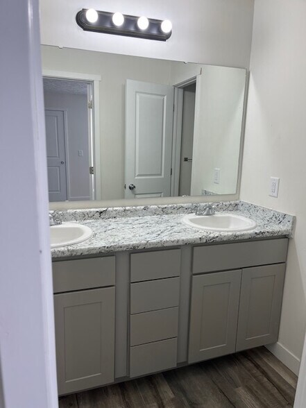 Building Photo - 3135 Brunswick Ct S