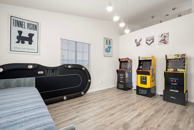 Building Photo - 16087 Bubbling Wells Rd