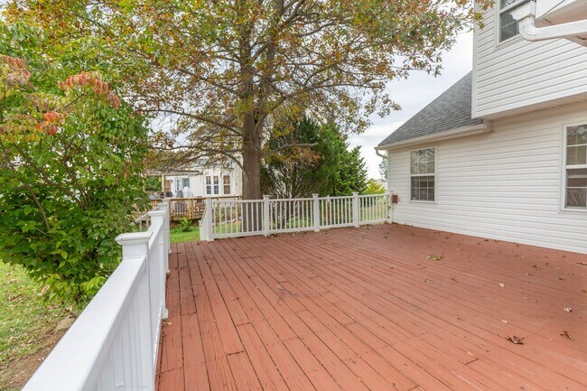 Building Photo - 4 bed, 2.5 bath Single Family Home in Char...