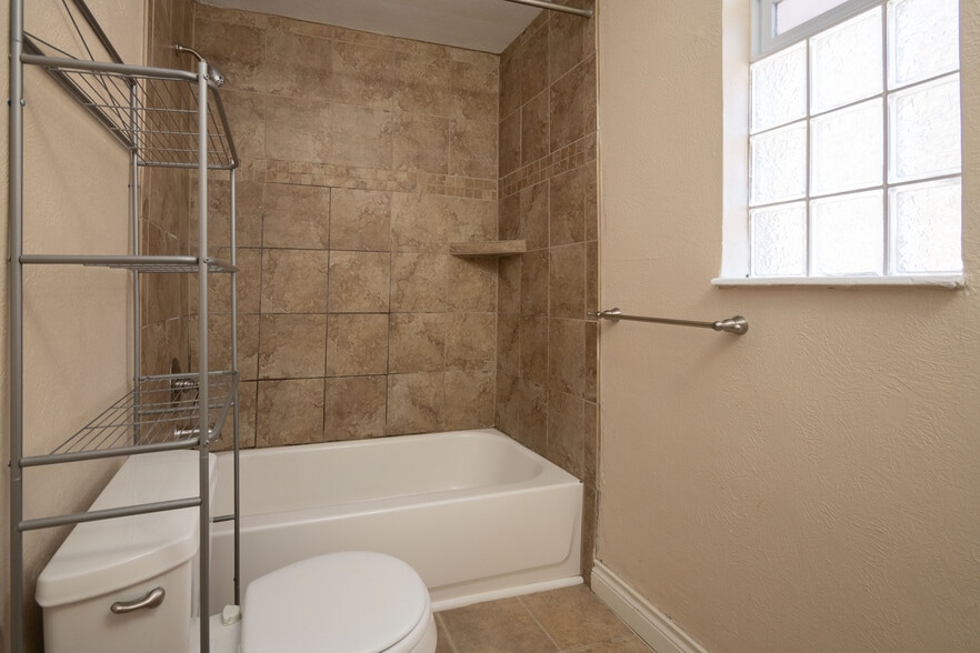 Bathroom - 1959 Oswego St