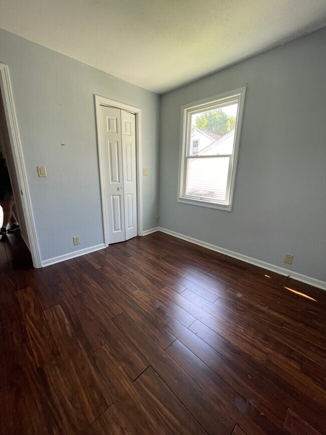 Main floor bedroom (Bed 2) - 282 N Franklin St