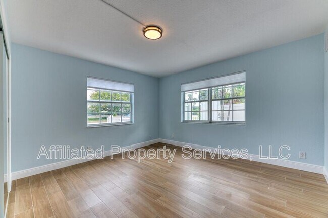 Building Photo - 5207 N Flagler Dr
