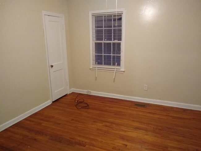 Building Photo - 1240 Alta Vista Dr