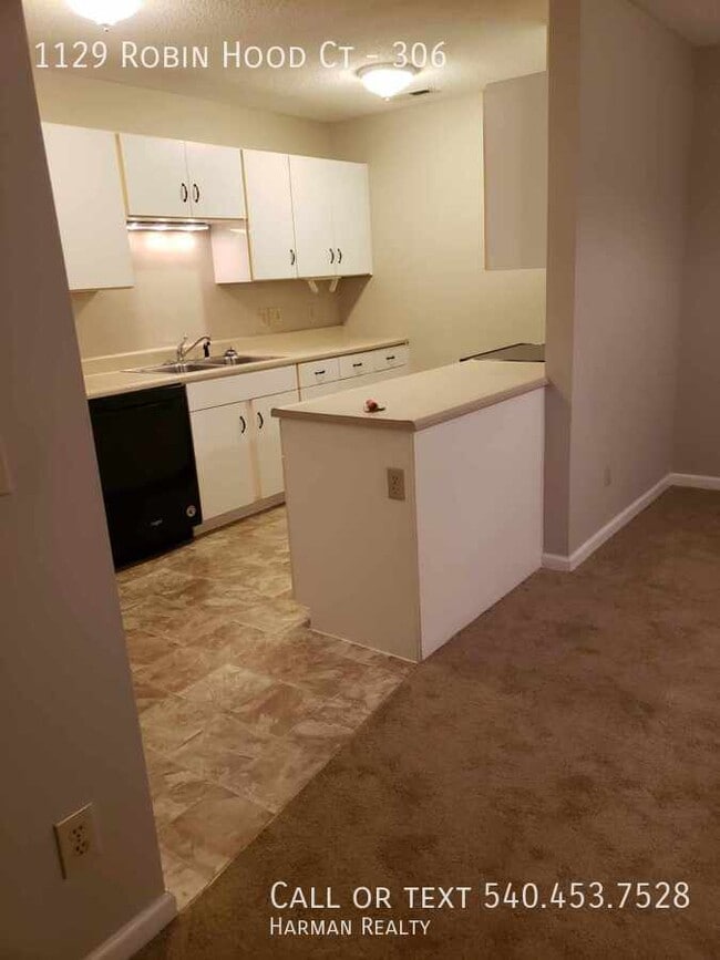 Building Photo - 1129 Robin Hood Ct