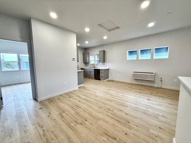 Building Photo - 2392 Karen Ct