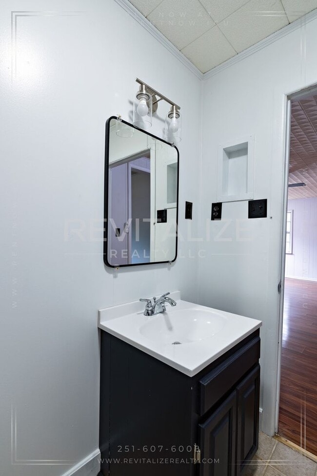Building Photo - Updated 3 Bedroom/2 Bathroom Home in Mobile!