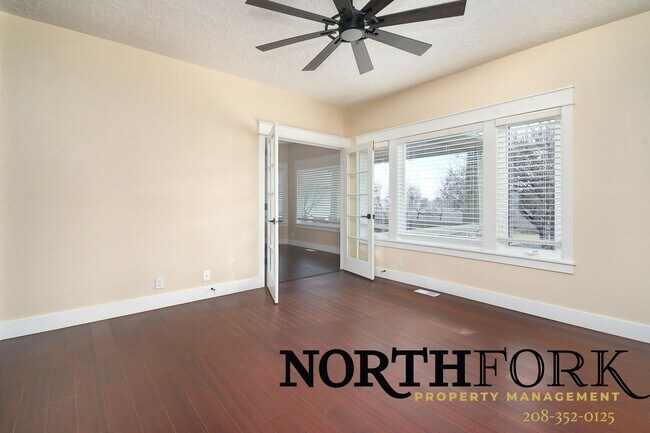 Building Photo - 7725 E Stonecastle Dr