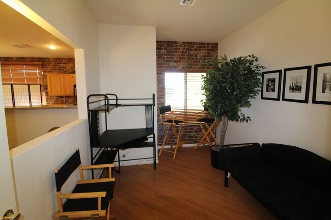 Building Photo - SHOWINGS AVAILABLE NOW