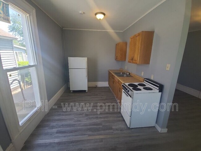 Building Photo - 103 E 2nd St