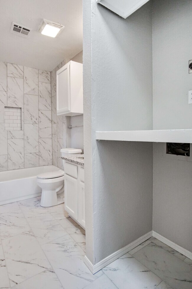 Building Photo - 1318 Catalpa Ln