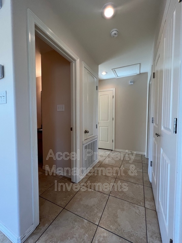 Building Photo - 415 W Pirul St